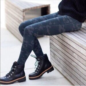 NWT SPANX Look at Me Now Seamless Leggings Sz Small Camo